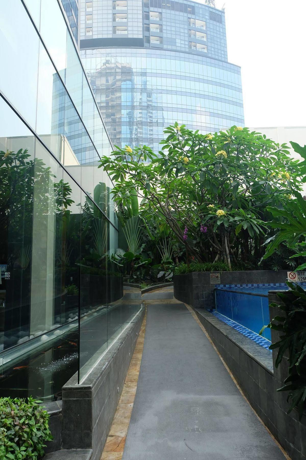Four Points By Sheraton Surabaya, Tunjungan Plaza Exterior photo